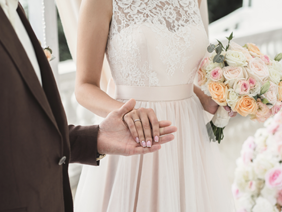 父母在美国给子女婚前买房，如何防止离婚房产被瓜分？信托还是婚前协议？